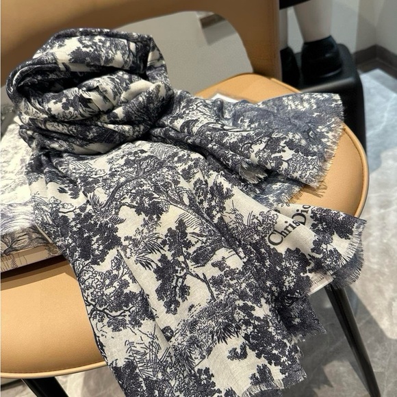 Dior Black and White Scarf - Picture 1 of 8